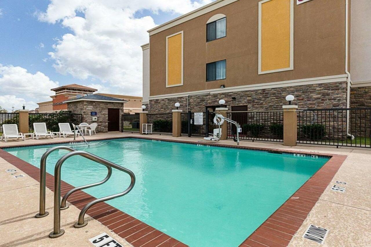 Days Inn & Suites By Wyndham Houston / West Energy Corridor Ngoại thất bức ảnh
