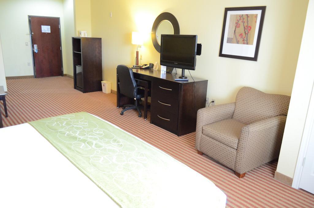 Days Inn & Suites By Wyndham Houston / West Energy Corridor Ngoại thất bức ảnh