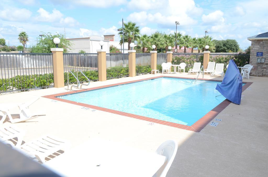 Days Inn & Suites By Wyndham Houston / West Energy Corridor Ngoại thất bức ảnh