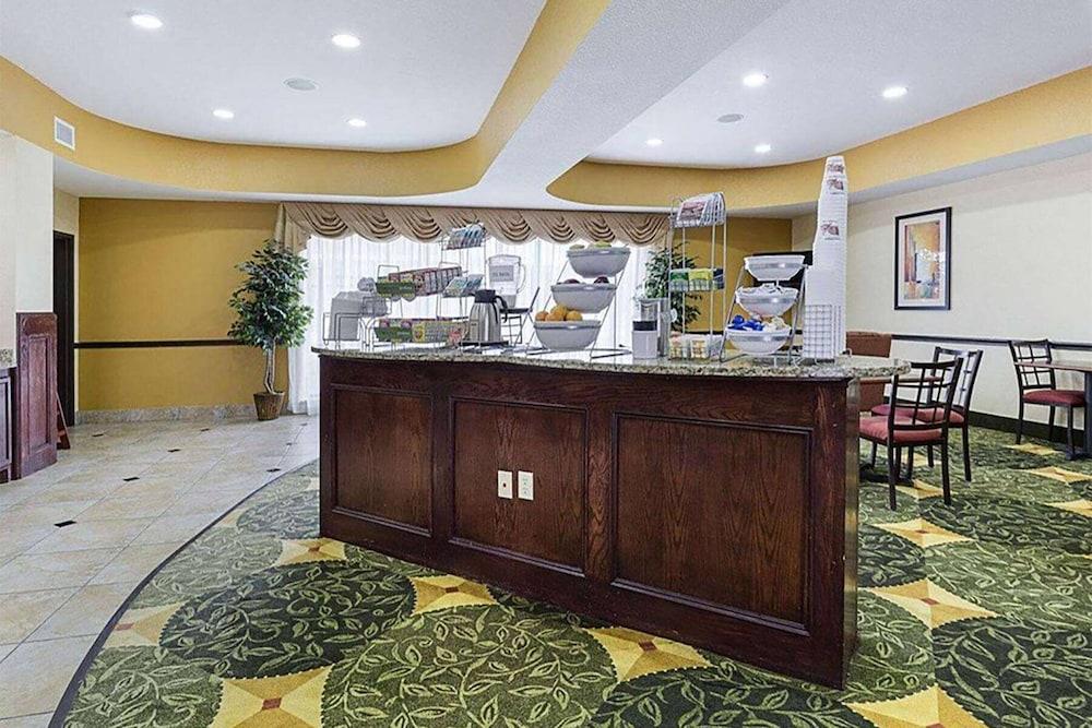 Days Inn & Suites By Wyndham Houston / West Energy Corridor Ngoại thất bức ảnh