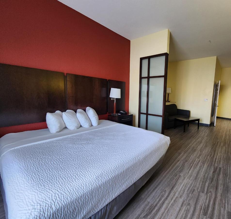 Days Inn & Suites By Wyndham Houston / West Energy Corridor Ngoại thất bức ảnh