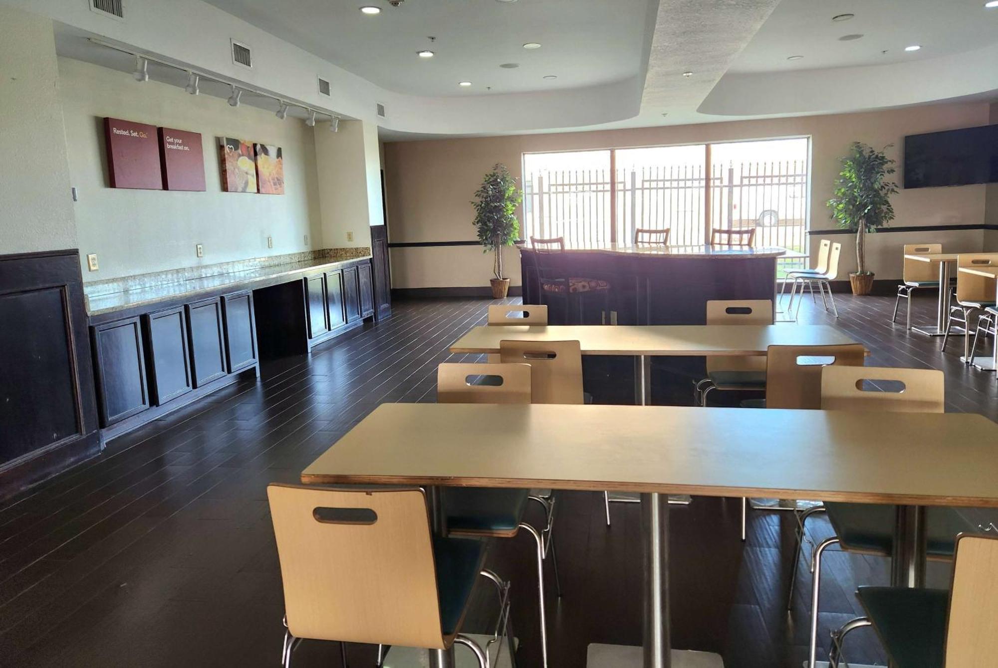 Days Inn & Suites By Wyndham Houston / West Energy Corridor Ngoại thất bức ảnh