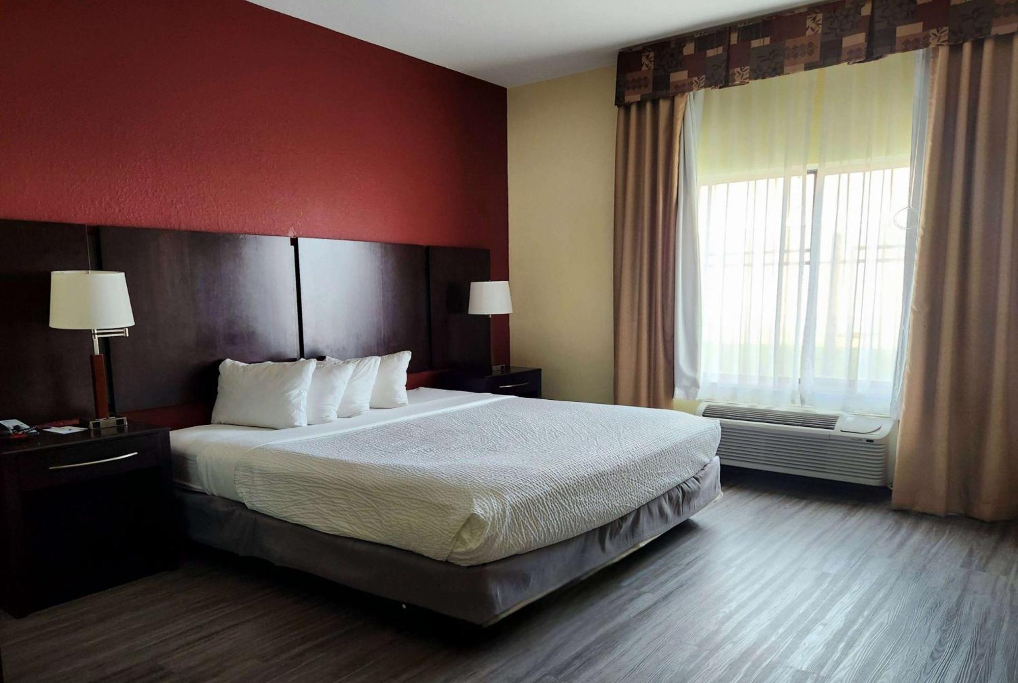 Days Inn & Suites By Wyndham Houston / West Energy Corridor Ngoại thất bức ảnh