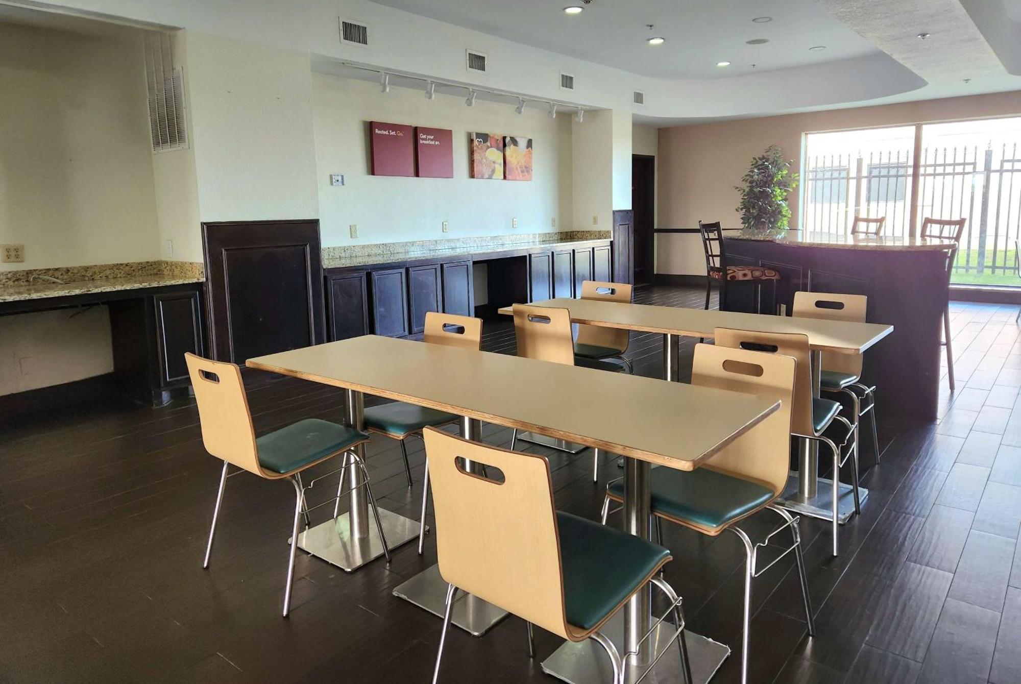 Days Inn & Suites By Wyndham Houston / West Energy Corridor Ngoại thất bức ảnh