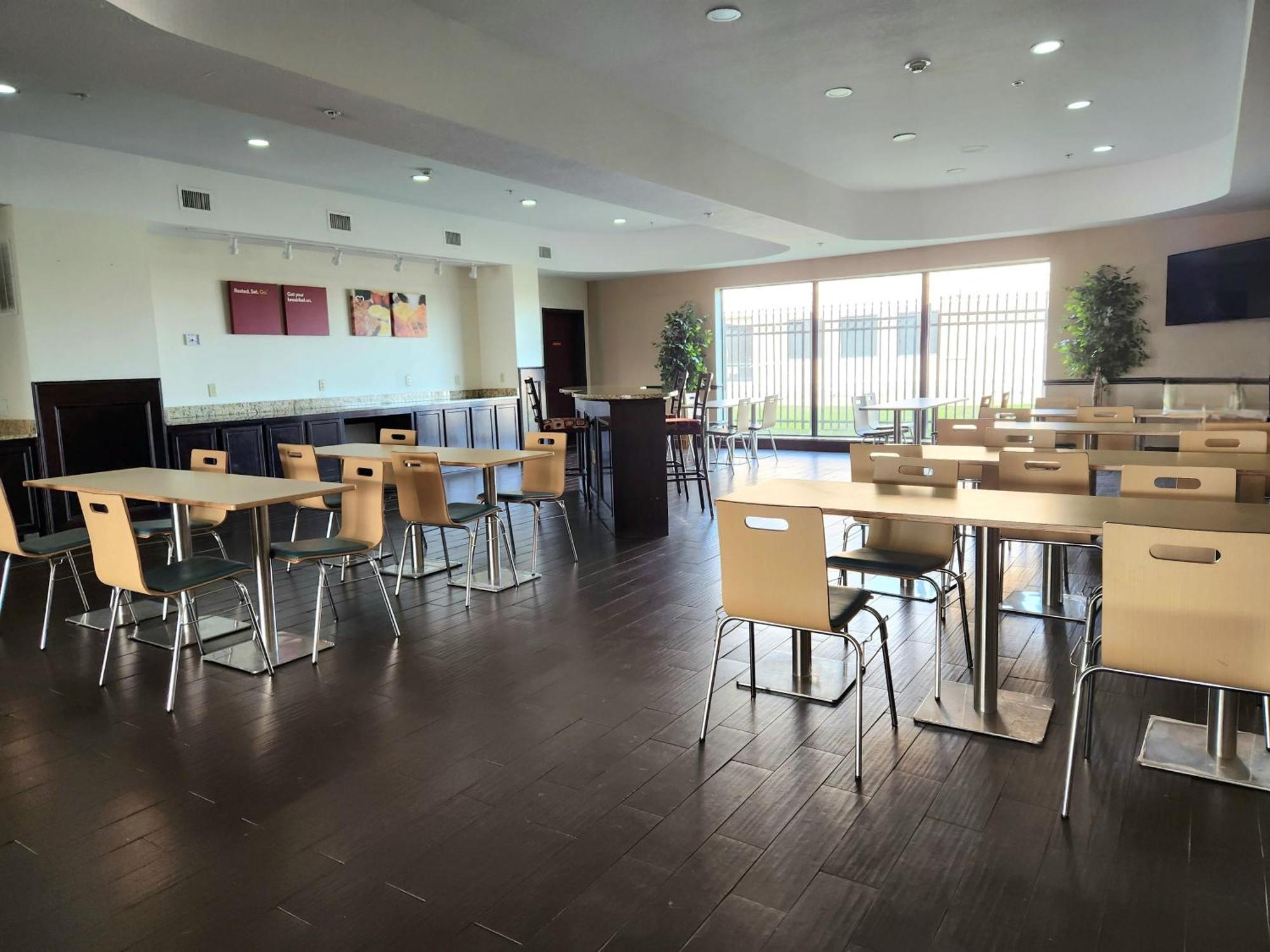 Days Inn & Suites By Wyndham Houston / West Energy Corridor Ngoại thất bức ảnh