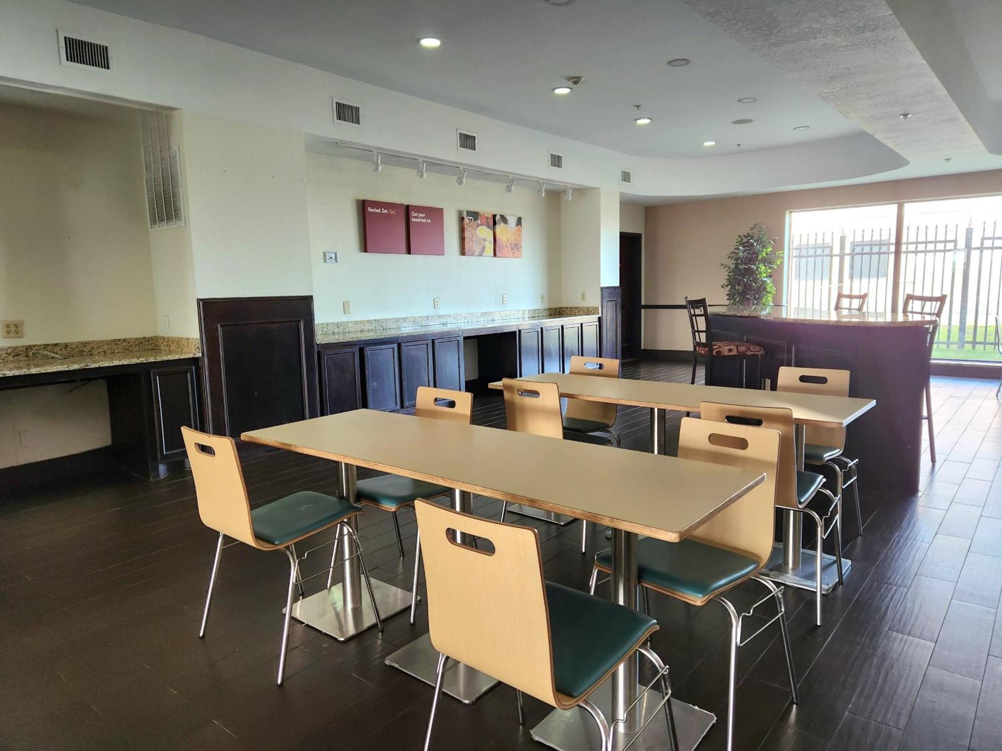 Days Inn & Suites By Wyndham Houston / West Energy Corridor Ngoại thất bức ảnh