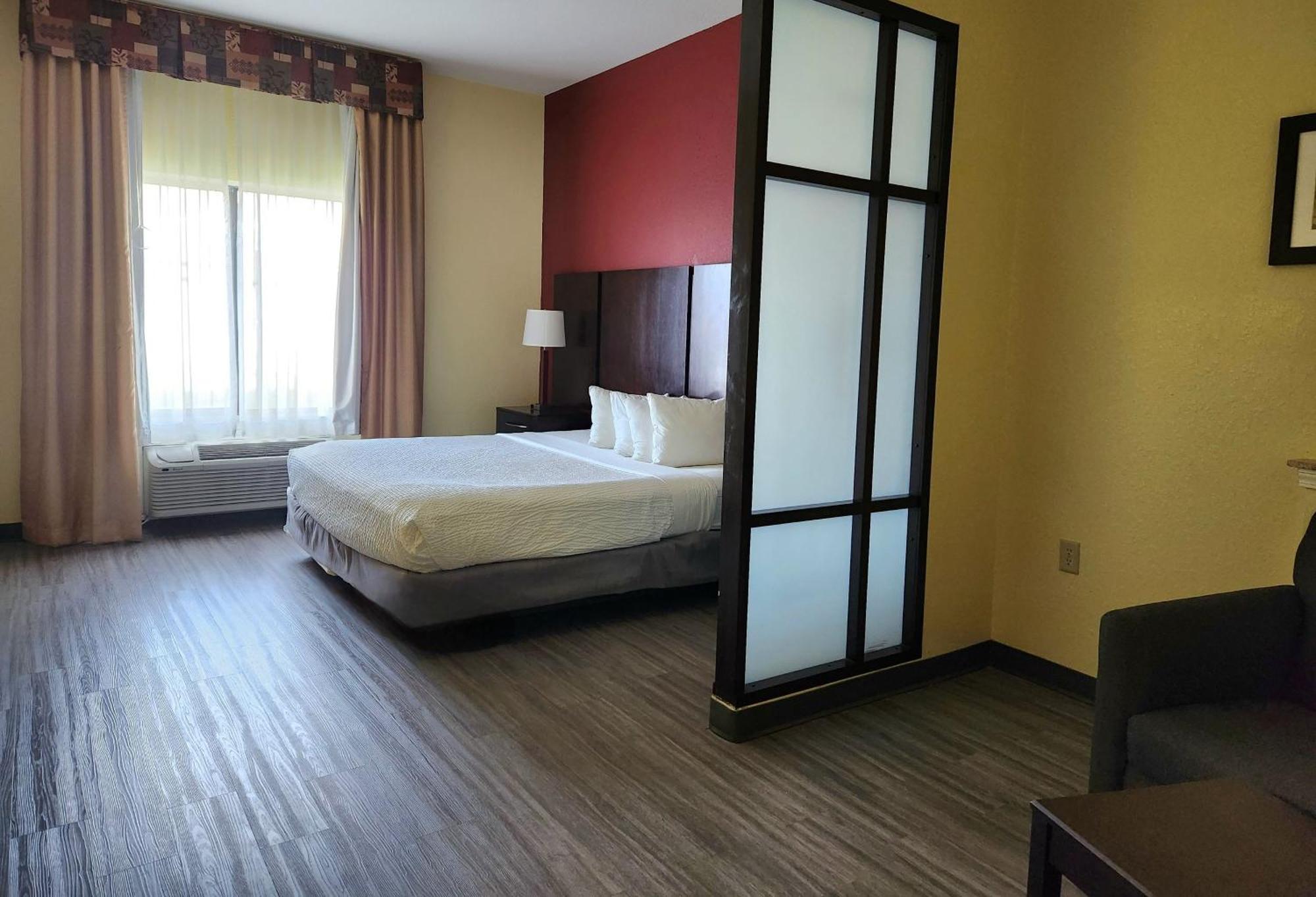 Days Inn & Suites By Wyndham Houston / West Energy Corridor Ngoại thất bức ảnh