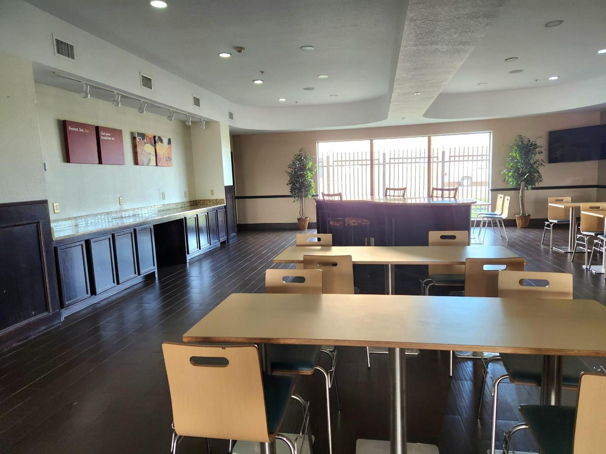 Days Inn & Suites By Wyndham Houston / West Energy Corridor Ngoại thất bức ảnh
