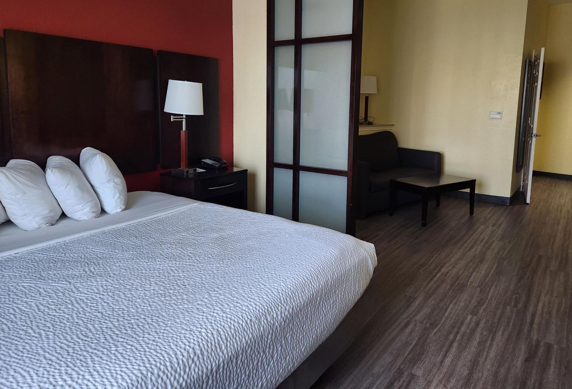 Days Inn & Suites By Wyndham Houston / West Energy Corridor Ngoại thất bức ảnh