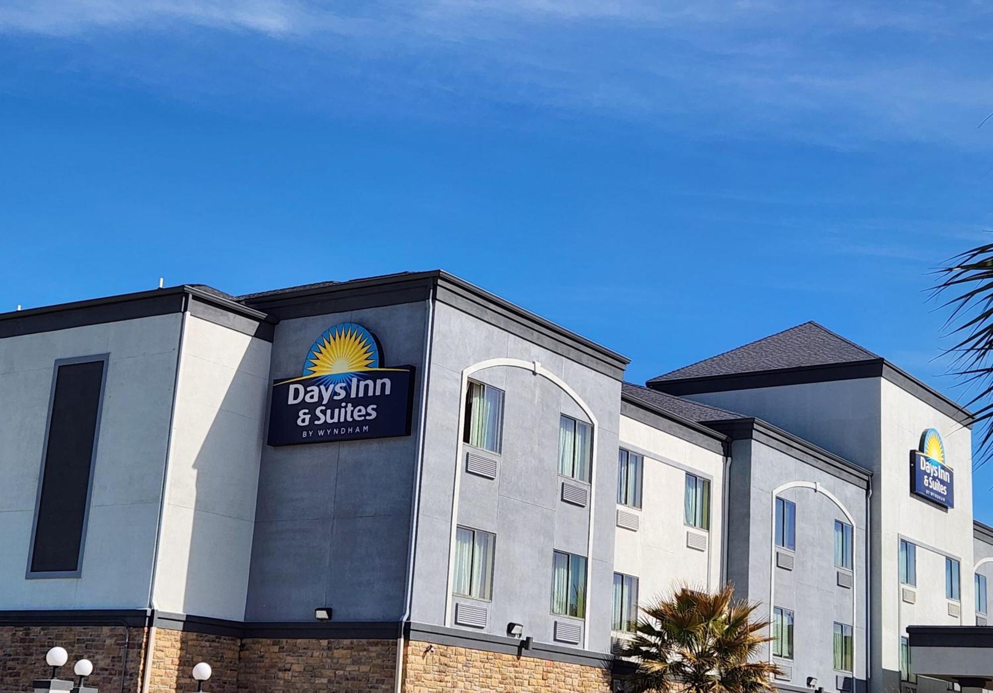 Days Inn & Suites By Wyndham Houston / West Energy Corridor Ngoại thất bức ảnh