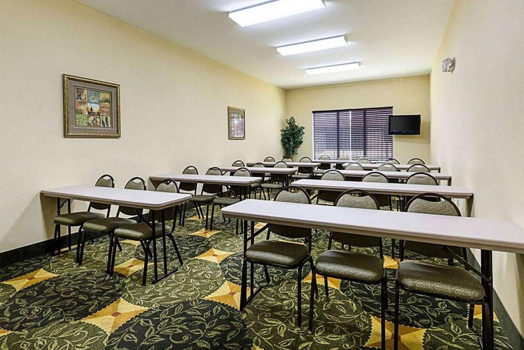Days Inn & Suites By Wyndham Houston / West Energy Corridor Ngoại thất bức ảnh
