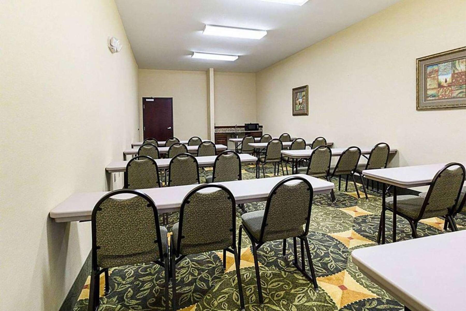 Days Inn & Suites By Wyndham Houston / West Energy Corridor Ngoại thất bức ảnh