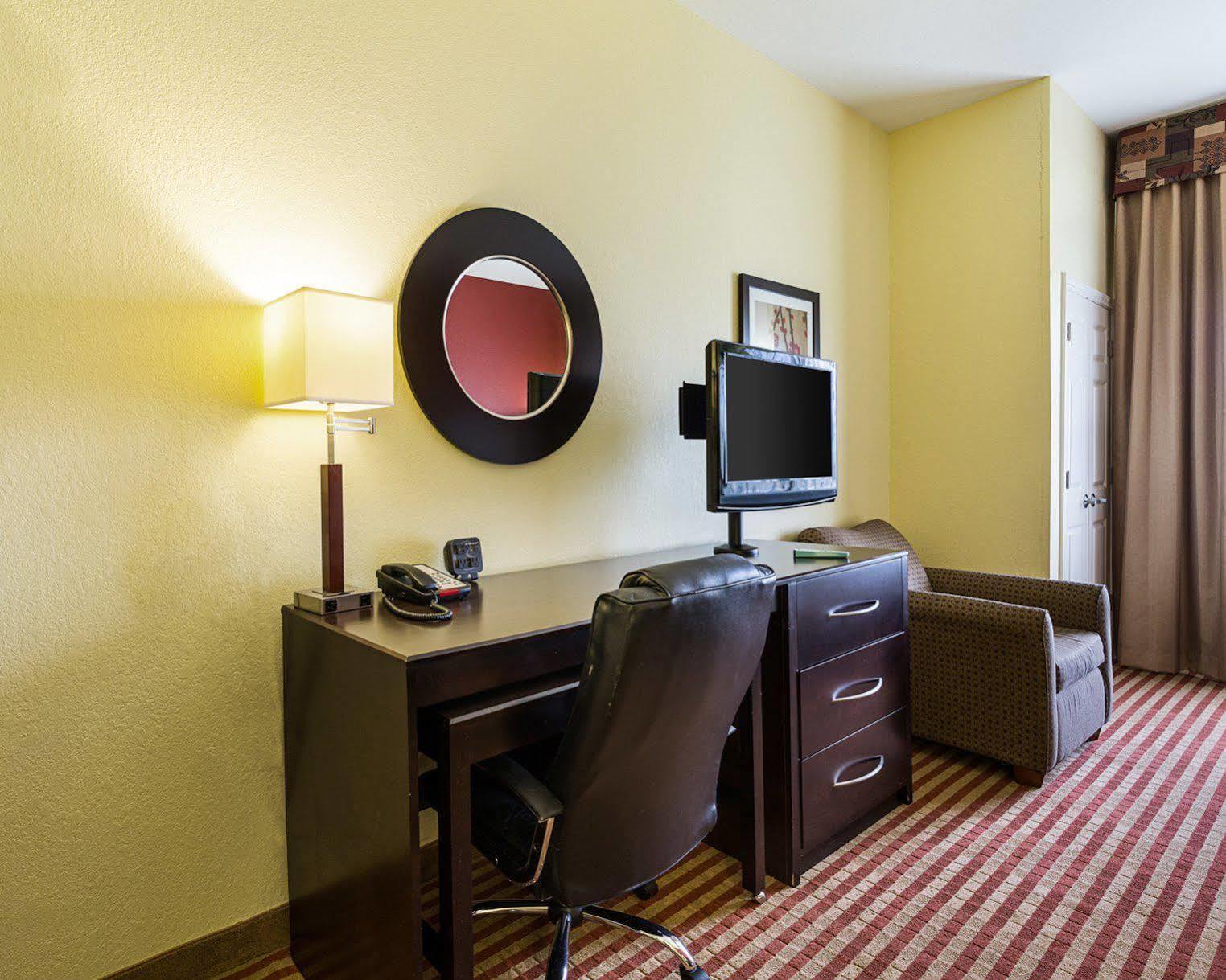 Days Inn & Suites By Wyndham Houston / West Energy Corridor Ngoại thất bức ảnh