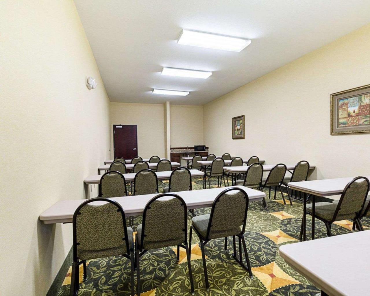 Days Inn & Suites By Wyndham Houston / West Energy Corridor Ngoại thất bức ảnh